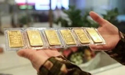 Giá vàng bạc dao động mạnh