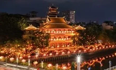 Chùa Pháp Hoa rực rỡ mùa Phật đản 2026