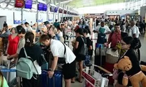 Hãng bay tăng phí hành lý mua thêm trước cao điểm hè