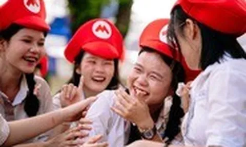 Nước mắt, nụ cười trong ngày lễ trưởng thành ở Trường THPT chuyên Lê Hồng Phong