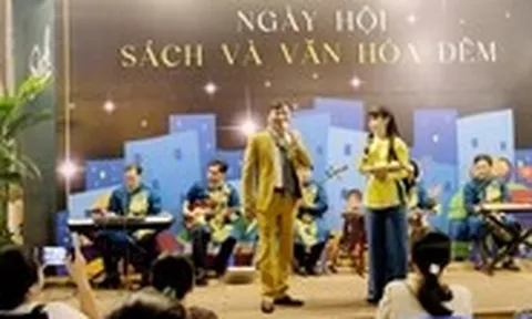 Đường sách TP.HCM rộn ràng văn hóa đêm