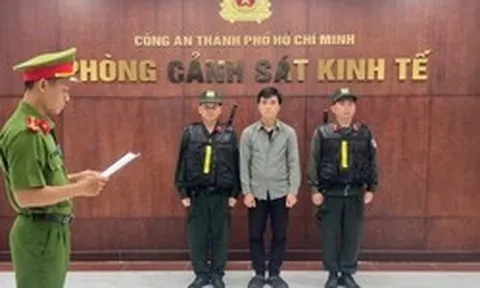 Ra quyết định khởi tố chủ công ty bán giày dép giả Lưu Phát Thuận SN 1991