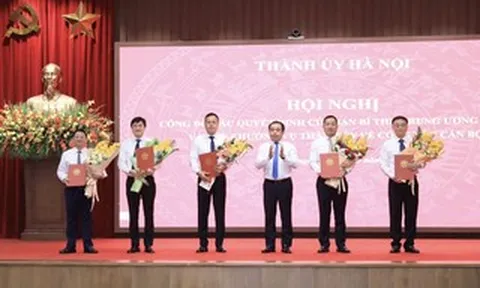 Công bố các quyết định của Ban Bí thư về công tác cán bộ tại Thành ủy Hà Nội
