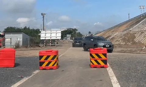 Lúng túng tìm lối đi cao tốc Biên Hòa - Vũng Tàu, nhiều tài xế vào đường bị chặn