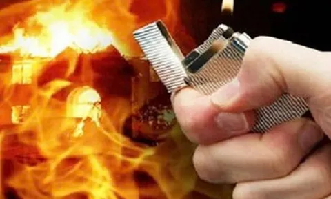 Người đàn ông ở Huế tưới xăng đốt vợ cũ rồi nhảy sông tự tử