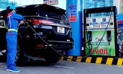 Thực hư chuyện phải ‘lắc xe’ trước khi dùng xăng E10?
