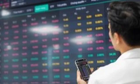 VN-Index mất hơn 10 điểm, nhóm cổ phiếu 'vua' gây áp lực