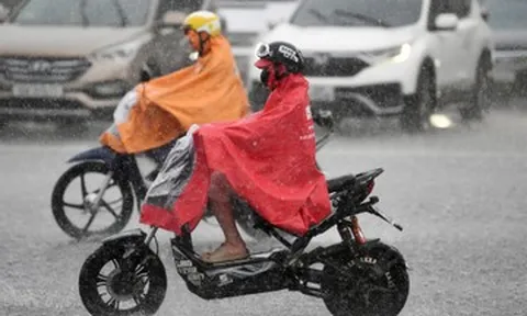 Miền Bắc mưa giông sầm sập, nắng nóng quay lại ngay đầu tháng 6