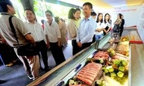 Với hơn 2,5 triệu học sinh, TP.HCM làm gì để suất ăn học đường được an toàn?