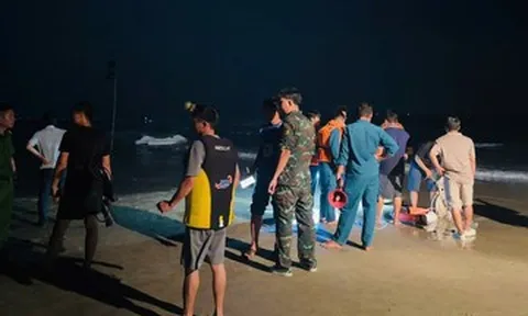 Đi tắm biển cùng bạn, nam sinh lớp 9 bị sóng cuốn ra xa, tử vong