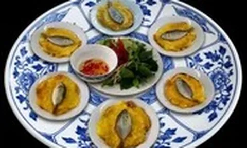 Thơm ngon bánh khoái cá kình, chợ Chuồn anh nhớ mối tình đôi ta
