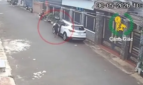 CLIP: Thót tim với bé trai 12 tuổi lái ô tô qua nhiều hẻm