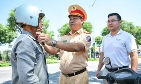 Đà Nẵng: Trao tặng 2.000 mũ bảo hiểm đạt chuẩn cho người dân