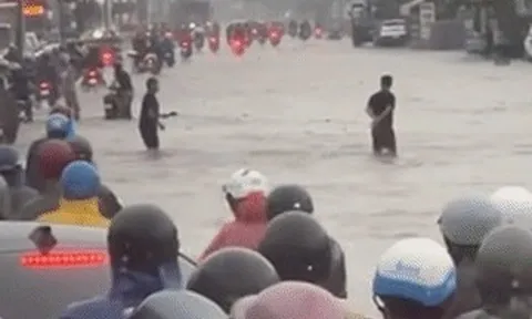 Quốc lộ 51 chìm trong ‘biển nước’, ùn tắc kéo dài hàng km