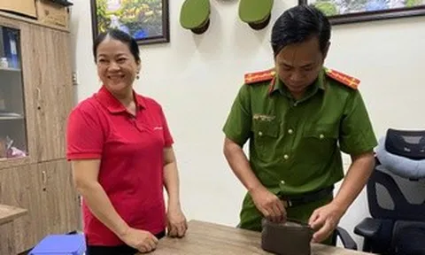 Bị rơi nhiều nhẫn vàng và bông tai, khổ chủ hốt hoảng đến báo công an