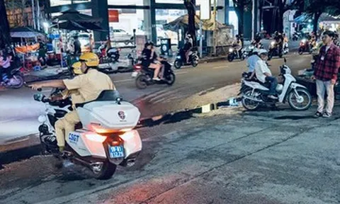 CSGT TPHCM 'chạy đua với thời gian', hộ tống trái tim hiến tặng vào giờ cao điểm