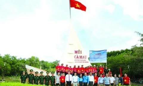 Dưới lá cờ thiêng