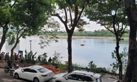 Hà Nội: Hiện trường vụ nam sinh lớp 11 đuối nước tử vong ở hồ Linh Đàm