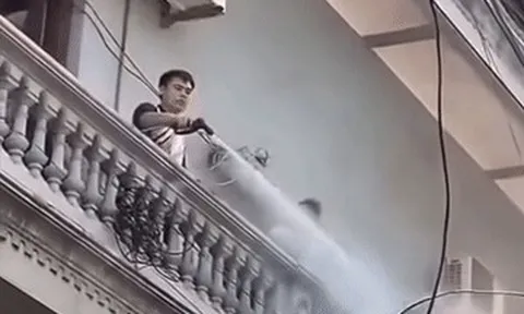 Công an xác minh vụ người đàn ông Hà Nội xịt nước vào thợ đang làm việc trên cao