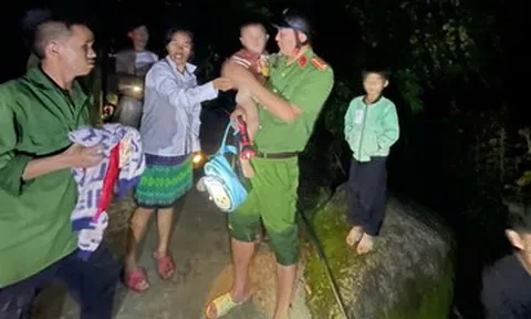3 giờ tìm kiếm bé trai hơn 2 tuổi mất tích khi trời mưa lớn