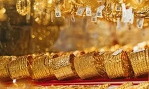 Giá vàng thế giới bất ngờ giảm sâu hơn dự đoán, tương đương 4,8 triệu đồng/lượng