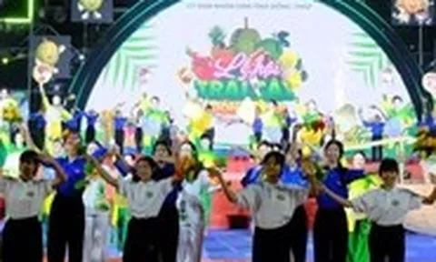 Hàng ngàn người dân check-in với các xuồng ghe đầy trái cây Đồng Tháp