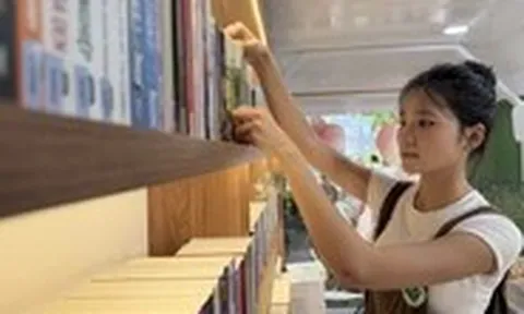 'Khu vườn sách' dưới tán cây xanh giữa trung tâm TP.HCM