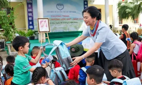 'Thắp sáng những ước mơ' cho trẻ em có hoàn cảnh khó khăn