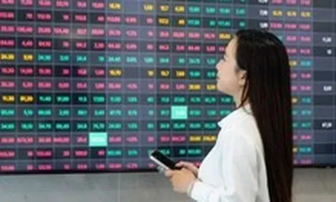 Chứng khoán tuần mới: Dòng tiền không mạnh, chuyên gia khuyên cẩn trọng trong giải ngân