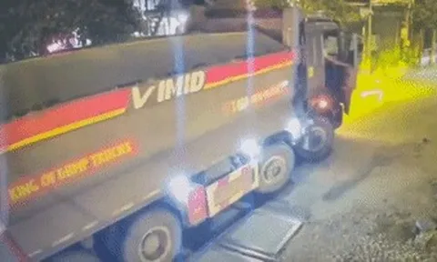 Tàu hỏa đâm xe tải: Cục CSGT đề nghị Công Hà Nội điều tra trách nhiệm của tài xế