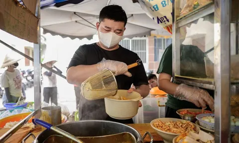 Chàng trai nghỉ làm dược sĩ, kế thừa tiệm bánh canh Michelin của mẹ