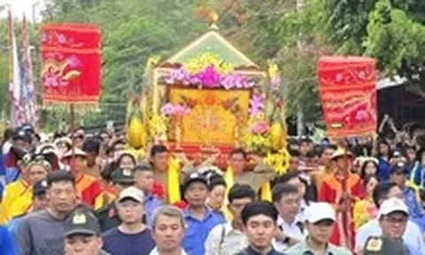 Lễ phục hiện rước tượng và nấu 9 loài hoa tắm Bà Chúa Xứ núi Sam