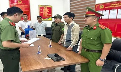 3 nhân viên trạm thu phí tạo điều kiện cho doanh nghiệp được miễn, giảm phí đường bộ