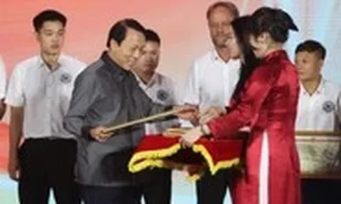 CLB Công An Hà Nội nhận bằng khen của Bộ trưởng Bộ Công an và UBND TP Hà Nội