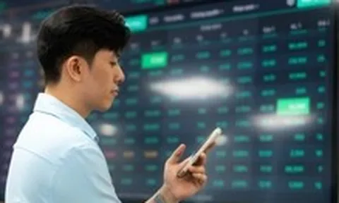 Dòng tiền đổ mạnh vào bất động sản, VN-Index tăng hơn 10 điểm