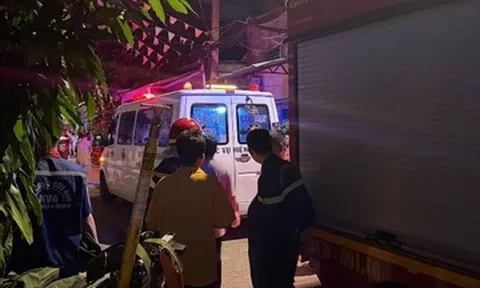 Lên lầu tìm cha sau giờ học, nam sinh bàng hoàng phát hiện sự việc đau lòng