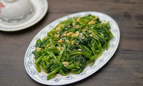 Rau muống xào tỏi vào top 3 ngon nhất Đông Nam Á