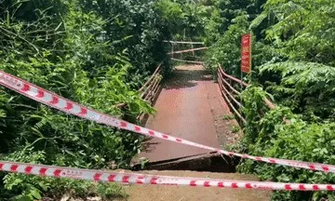 Sập mố cầu sắt ở TPHCM, người dân phải đi vòng hơn 1km