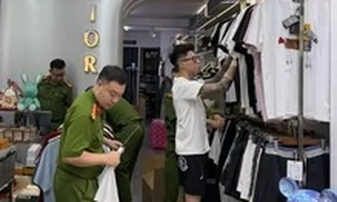 Khởi tố vụ án bán hàng giả Louis Vuitton, Gucci, Adidas...