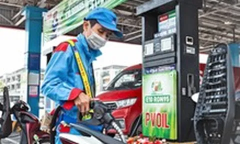 Giá xăng dầu tiếp tục giảm, xăng E10RON95 về mức trên  22.000 đồng/lít