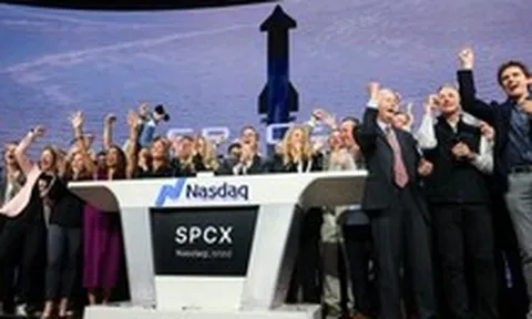 SpaceX chính thức 'cất cánh' lên sàn chứng khoán, thương vụ IPO lớn nhất lịch sử