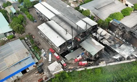 Cháy lớn nhà máy xử lý chất thải nguy hại ở TPHCM