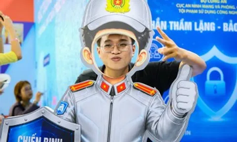 Người dân TPHCM xếp hàng thử ‘đóng vai’ chuyên gia an ninh mạng