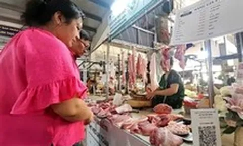 Ra chợ mua thịt heo, biết ngay 'hàng sạch' nhờ quét mã tại chỗ