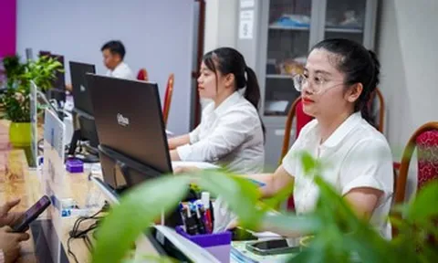Chuyện những cán bộ 'mang' ủy ban về tận nhà dân