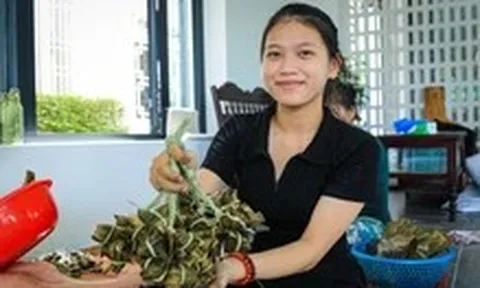 Bánh ú tro Hội An vào mùa, làm đến đâu bán hết đến đó