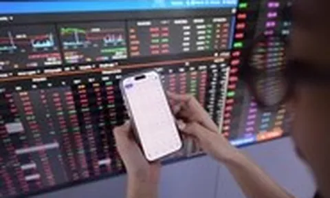 Cổ phiếu 'vua' dẫn sóng, kéo VN-Index về sát mốc tham chiếu