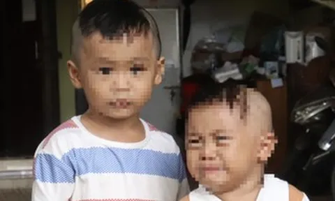 Hai trẻ nhỏ ướt đẫm trong mưa vì bị bỏ rơi trước cổng chùa