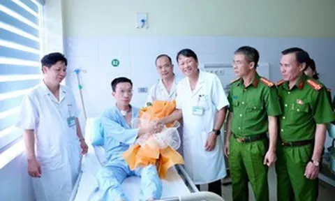 Trung tá công an bị kẻ ngáo đá đâm trọng thương xuất viện