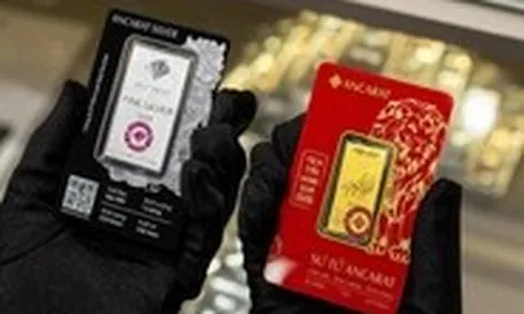 Giá vàng rơi mạnh sau khi Fed giữ nguyên lãi suất